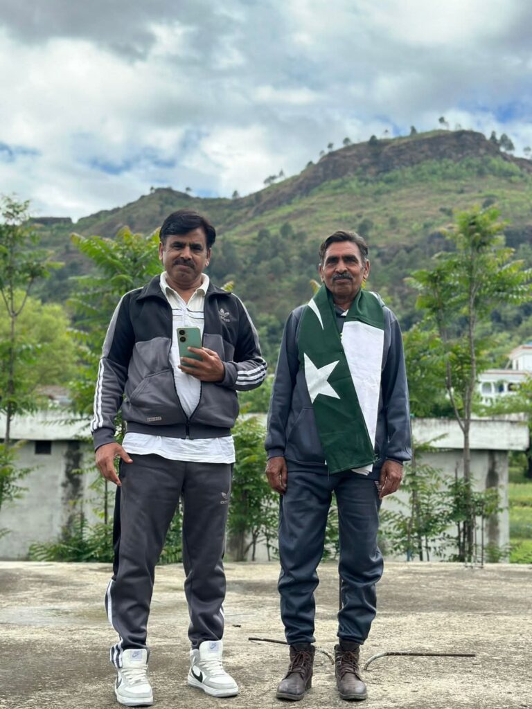 الرجل الذي قطع آلاف الكيلومترات من أجل البيئة في باكستان