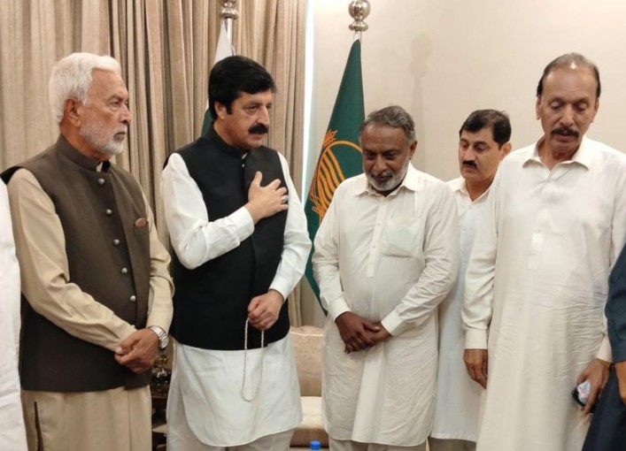 پنڈی گھیب کی سیاسی شخصیت چوہدری ساجد حسین کھٹانہ ساتھیوں سمیت پاکستان پیپلز پارٹی میں شامل
