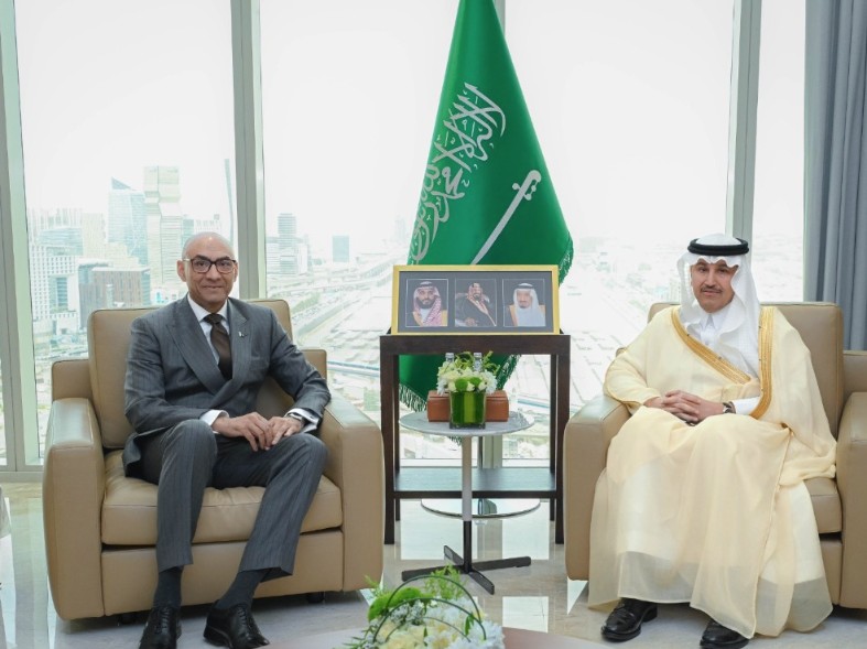 Pakistan Ambassador Meets Saudi Minister of Transport and Logistics Services